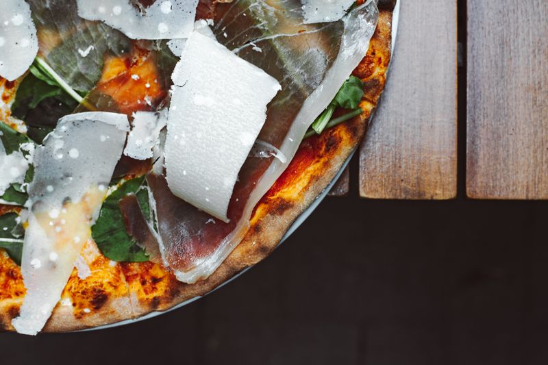 Prosciutto e Rucola pizza with Italian ham and arugula